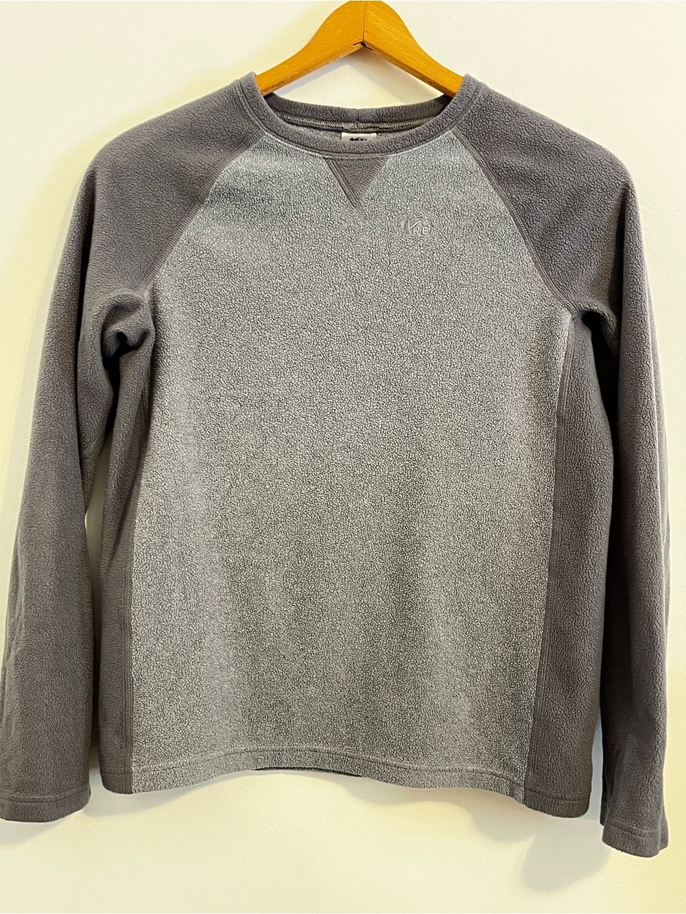 REI Kids XL Gray Microfleece Pullover Crewneck Sweatshirt Raglan Sleeves Unisex